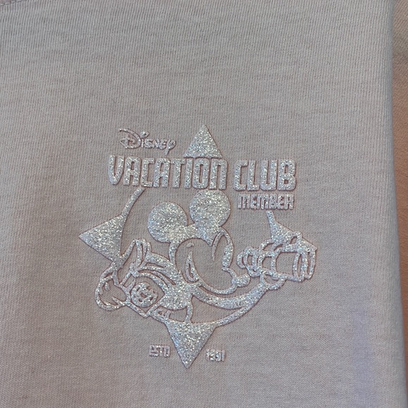 Disney Vacation Club  DVC  baby pink spirit jersey medium - Picture 4 of 5